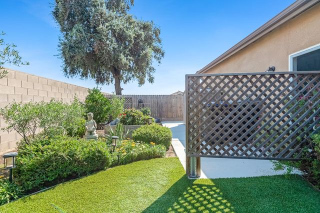 3238 N Rova Court, Visalia, CA 93291