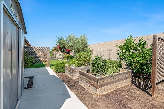 3238 N Rova Court, Visalia, CA 93291