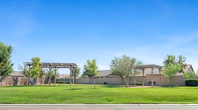 3238 N Rova Court, Visalia, CA 93291