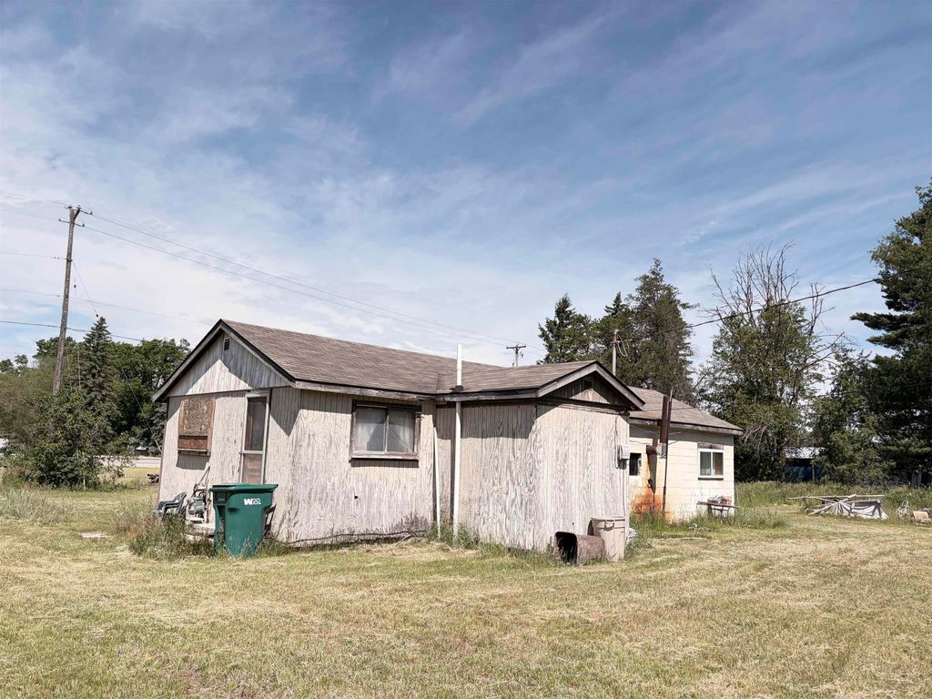 4792 N Clare Avenue, Harrison, MI 48625