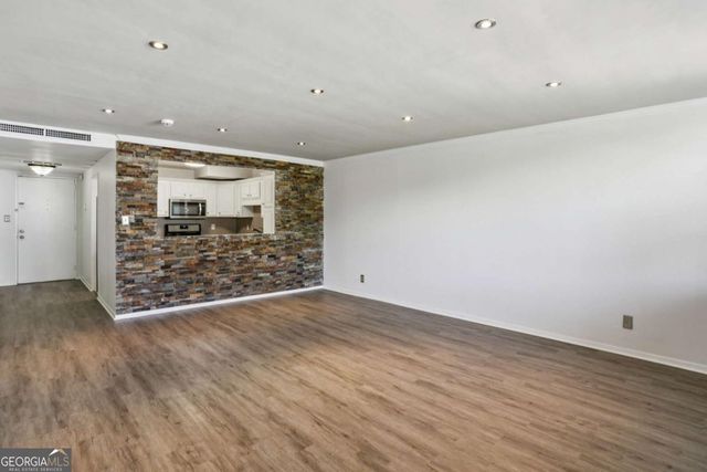 2925 Pharr Court NW 316, Atlanta, GA 30305