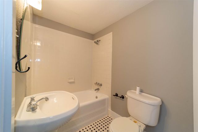 2226 W Rosedale Street S 100, Fort Worth, TX 76110