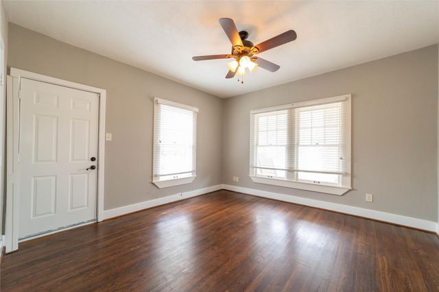 2226 W Rosedale Street S 100, Fort Worth, TX 76110