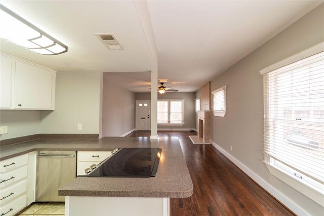 2226 W Rosedale Street S 100, Fort Worth, TX 76110