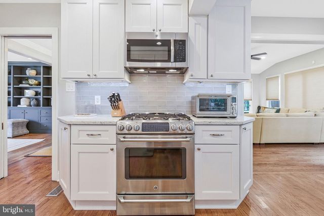 910 ALLISON ST, Alexandria, VA 22302
