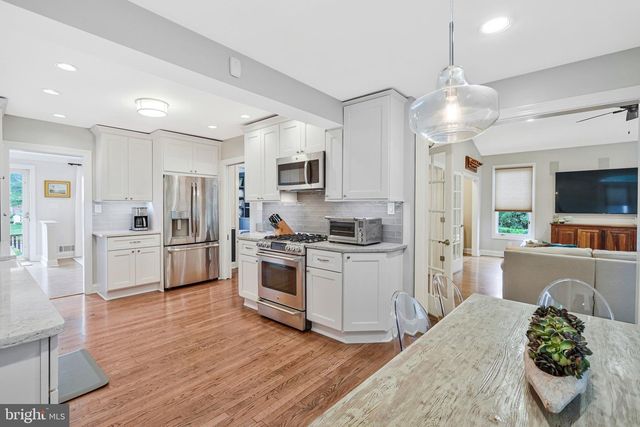 910 ALLISON ST, Alexandria, VA 22302