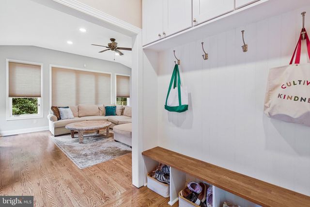 910 ALLISON ST, Alexandria, VA 22302
