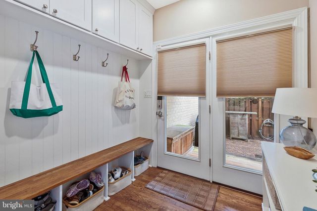 910 ALLISON ST, Alexandria, VA 22302