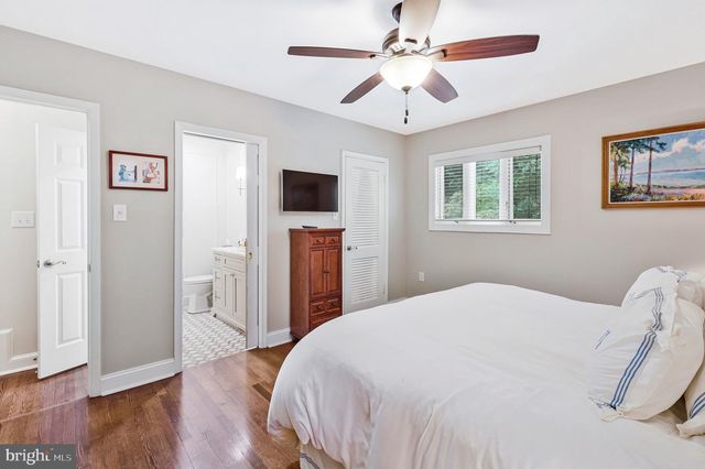 910 ALLISON ST, Alexandria, VA 22302