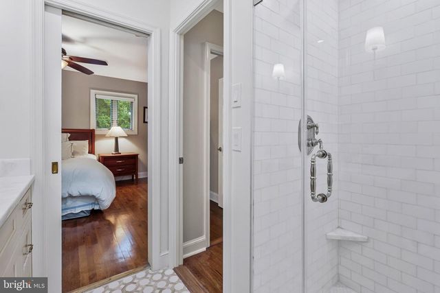 910 ALLISON ST, Alexandria, VA 22302