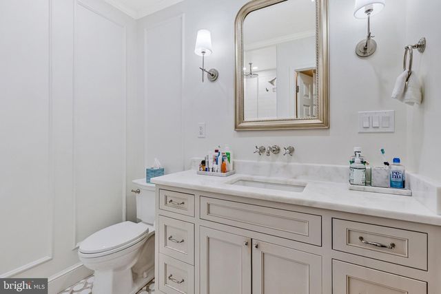 910 ALLISON ST, Alexandria, VA 22302