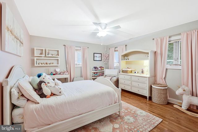 910 ALLISON ST, Alexandria, VA 22302