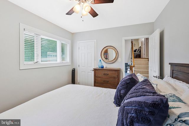 910 ALLISON ST, Alexandria, VA 22302