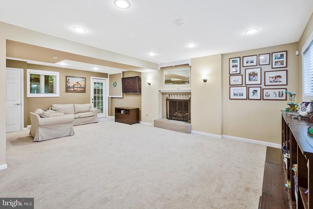 910 ALLISON ST, Alexandria, VA 22302