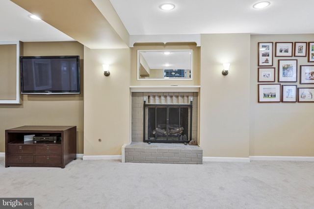 910 ALLISON ST, Alexandria, VA 22302