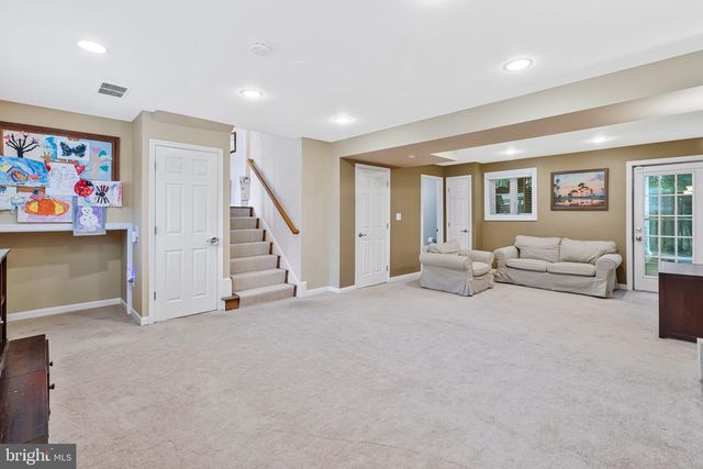 910 ALLISON ST, Alexandria, VA 22302