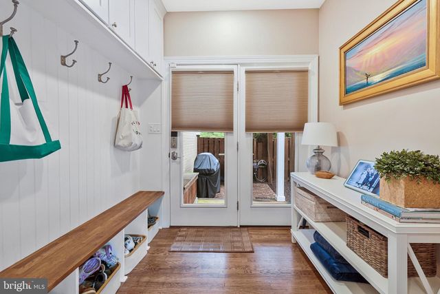 910 ALLISON ST, Alexandria, VA 22302
