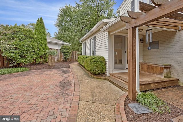 910 ALLISON ST, Alexandria, VA 22302