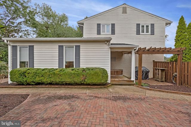 910 ALLISON ST, Alexandria, VA 22302