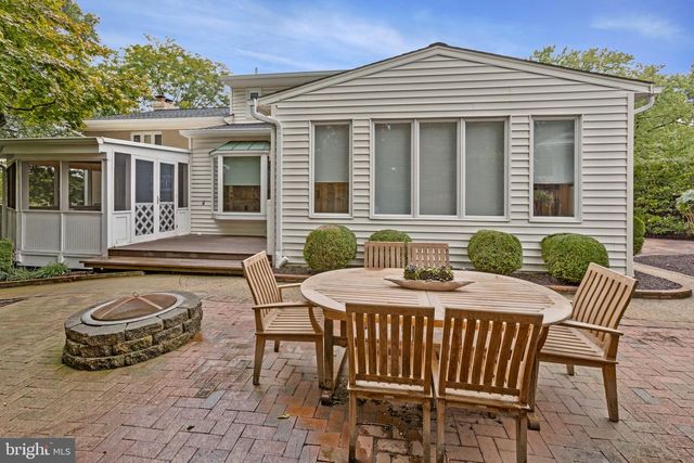 910 ALLISON ST, Alexandria, VA 22302