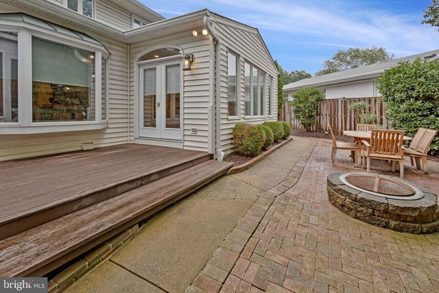 910 ALLISON ST, Alexandria, VA 22302