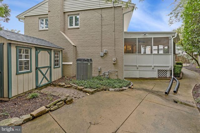 910 ALLISON ST, Alexandria, VA 22302