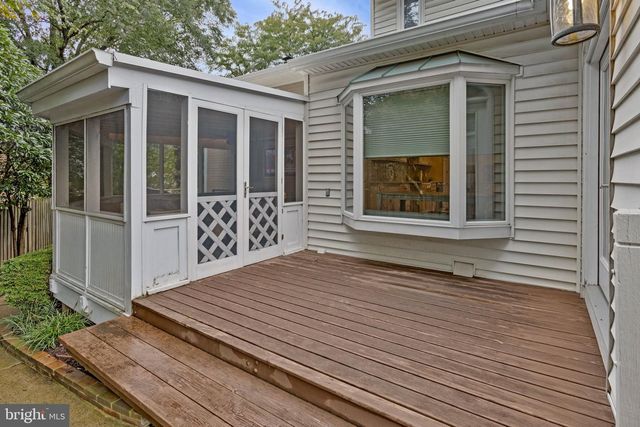 910 ALLISON ST, Alexandria, VA 22302