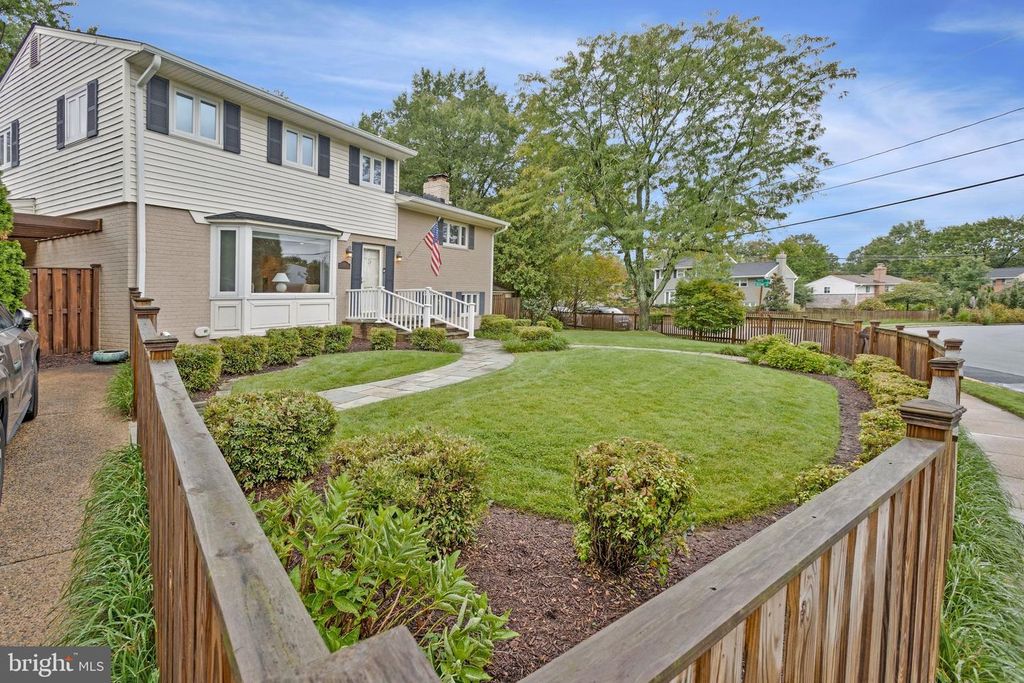 910 ALLISON ST, Alexandria, VA 22302