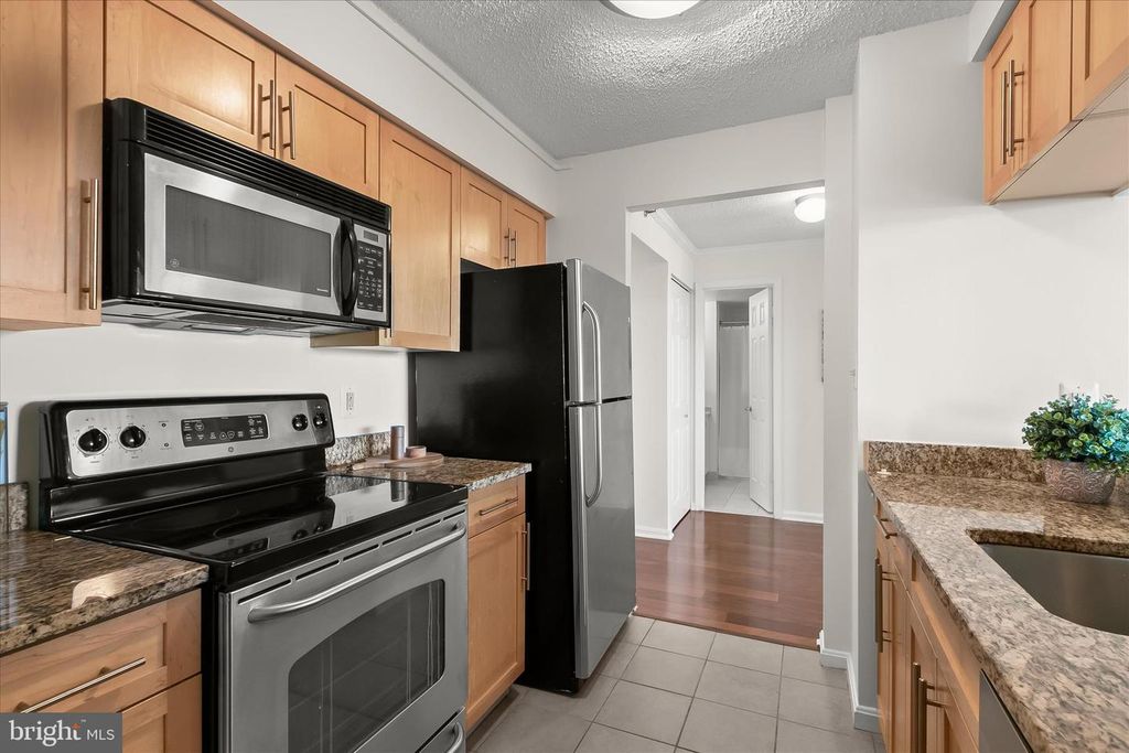 Image 10 of property listing at 10101 GROSVENOR PL #1106, Rockville, MD 20852