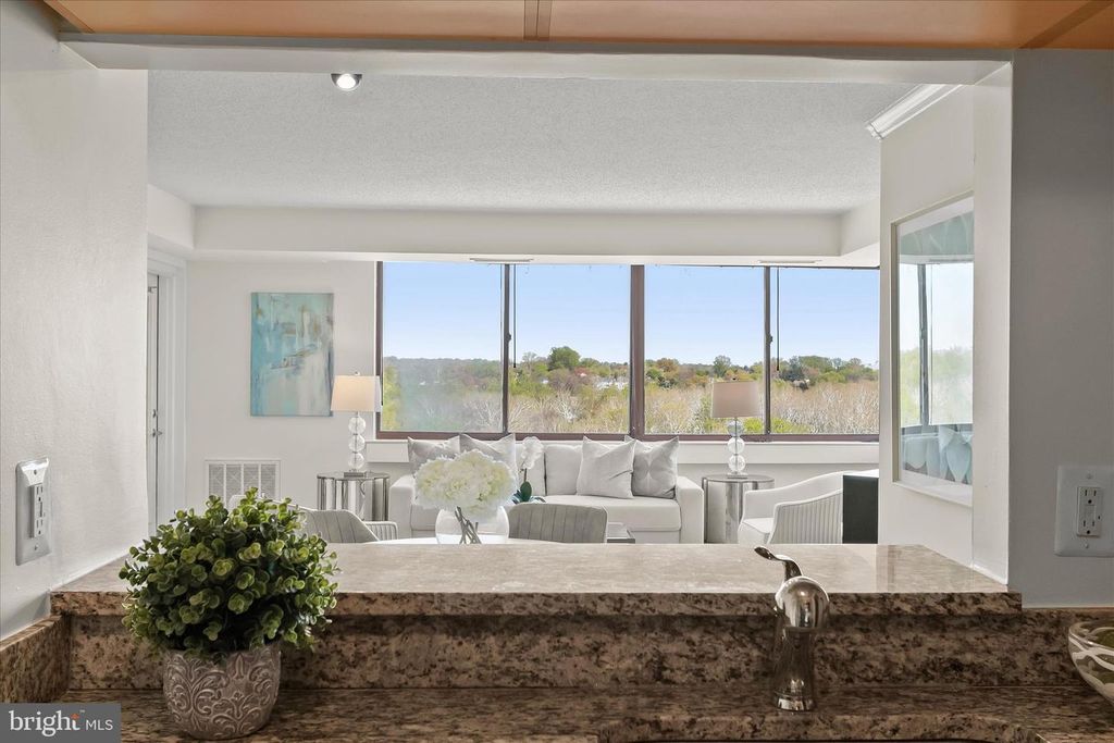 Image 12 of property listing at 10101 GROSVENOR PL #1106, Rockville, MD 20852