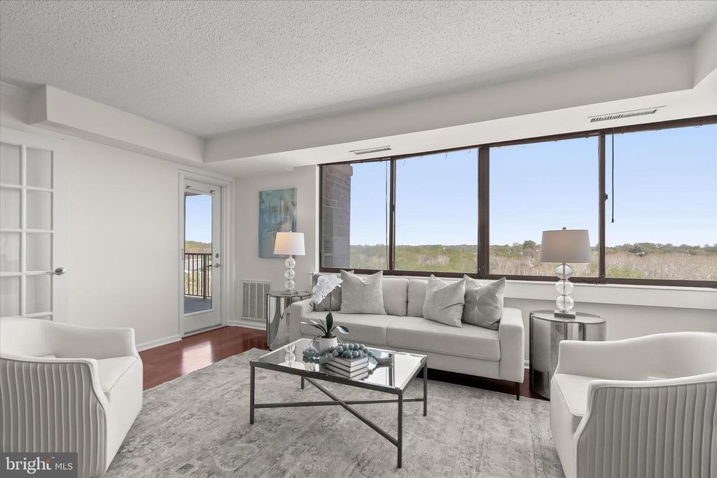 Image 13 of property listing at 10101 GROSVENOR PL #1106, Rockville, MD 20852