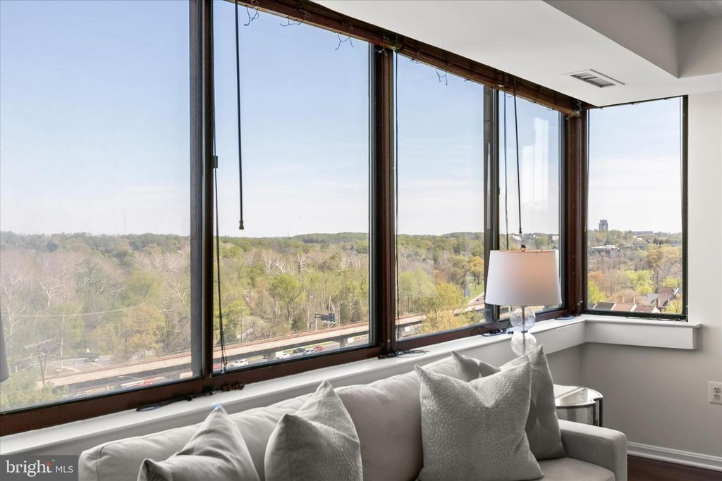 Image 17 of property listing at 10101 GROSVENOR PL #1106, Rockville, MD 20852