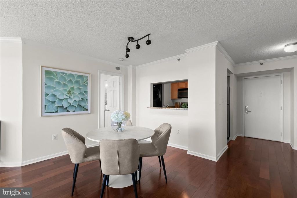 Image 18 of property listing at 10101 GROSVENOR PL #1106, Rockville, MD 20852