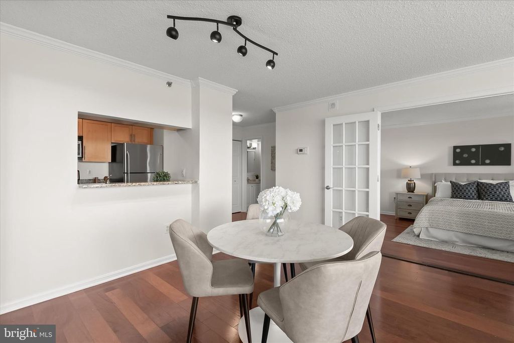 Image 19 of property listing at 10101 GROSVENOR PL #1106, Rockville, MD 20852