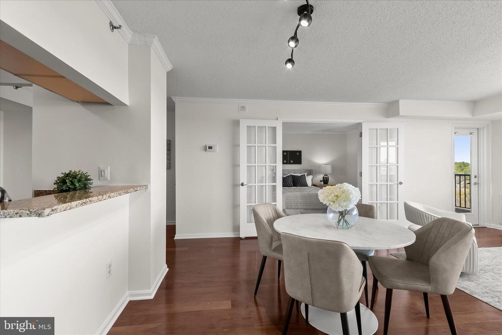 Image 20 of property listing at 10101 GROSVENOR PL #1106, Rockville, MD 20852