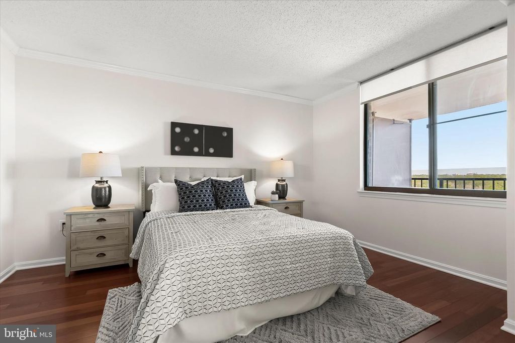 Image 21 of property listing at 10101 GROSVENOR PL #1106, Rockville, MD 20852