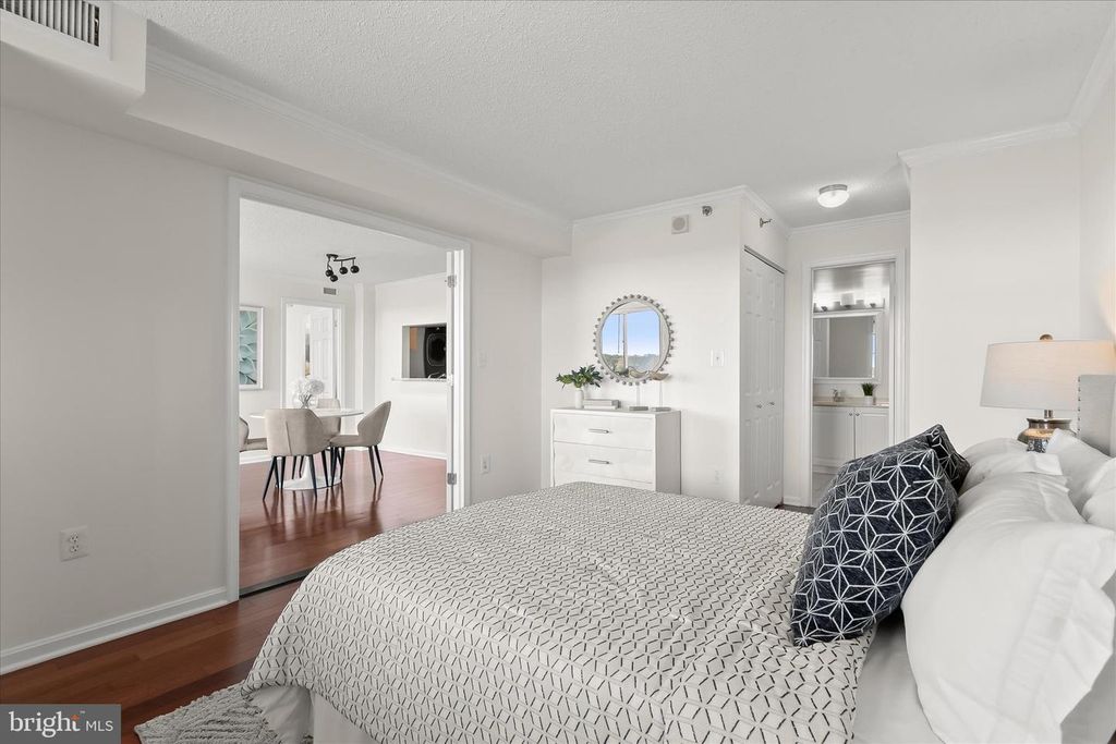 Image 23 of property listing at 10101 GROSVENOR PL #1106, Rockville, MD 20852