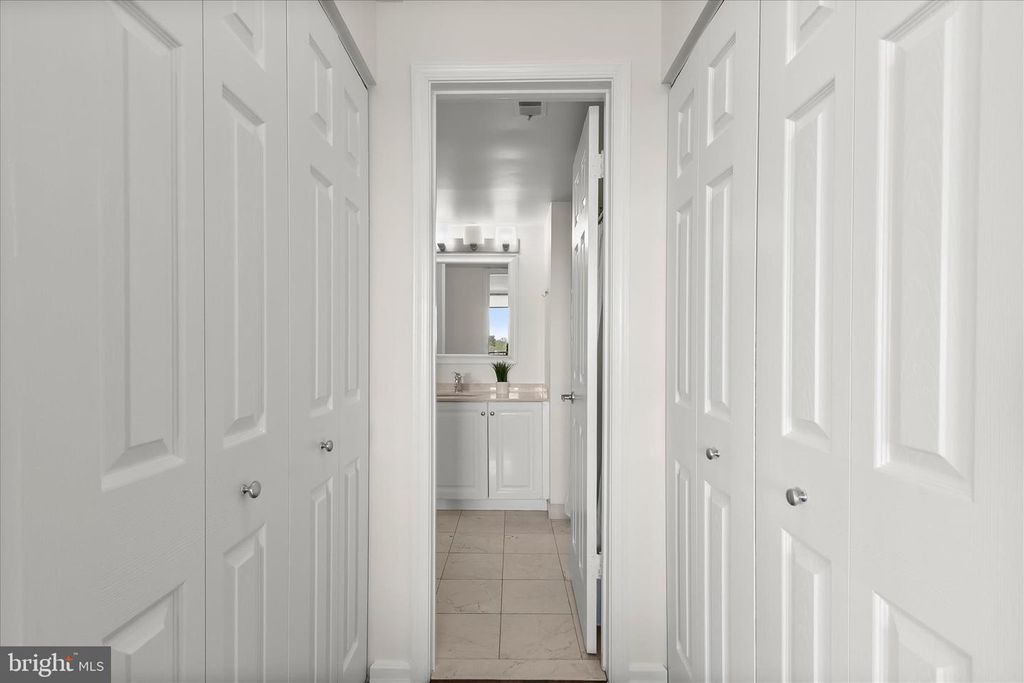 Image 24 of property listing at 10101 GROSVENOR PL #1106, Rockville, MD 20852