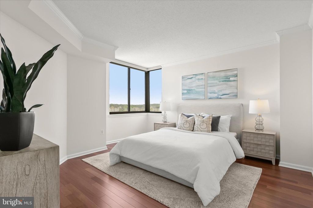 Image 28 of property listing at 10101 GROSVENOR PL #1106, Rockville, MD 20852