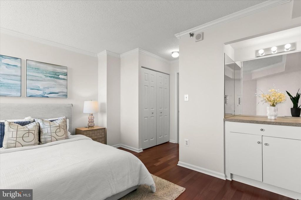 Image 29 of property listing at 10101 GROSVENOR PL #1106, Rockville, MD 20852