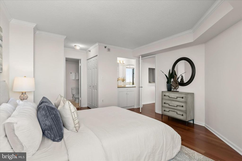 Image 30 of property listing at 10101 GROSVENOR PL #1106, Rockville, MD 20852