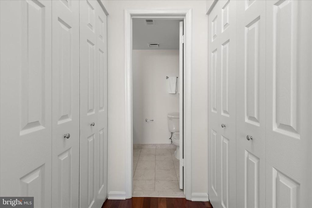 Image 31 of property listing at 10101 GROSVENOR PL #1106, Rockville, MD 20852