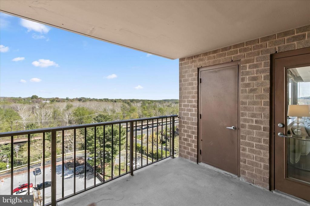 Image 36 of property listing at 10101 GROSVENOR PL #1106, Rockville, MD 20852