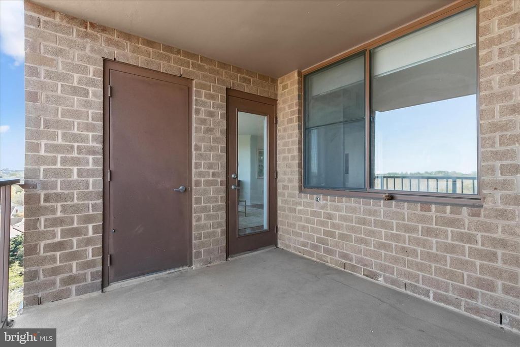 Image 37 of property listing at 10101 GROSVENOR PL #1106, Rockville, MD 20852