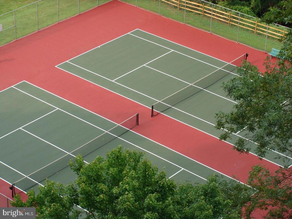 Image 44 of property listing at 10101 GROSVENOR PL #1106, Rockville, MD 20852