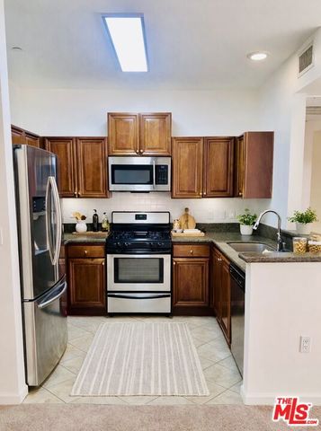 13951 Sherman Way 308, Van Nuys (los Angeles), CA 91405