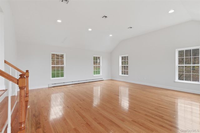 41 Hickory Road, Sloatsburg, NY 10974