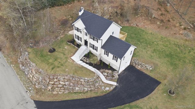 41 Hickory Road, Sloatsburg, NY 10974