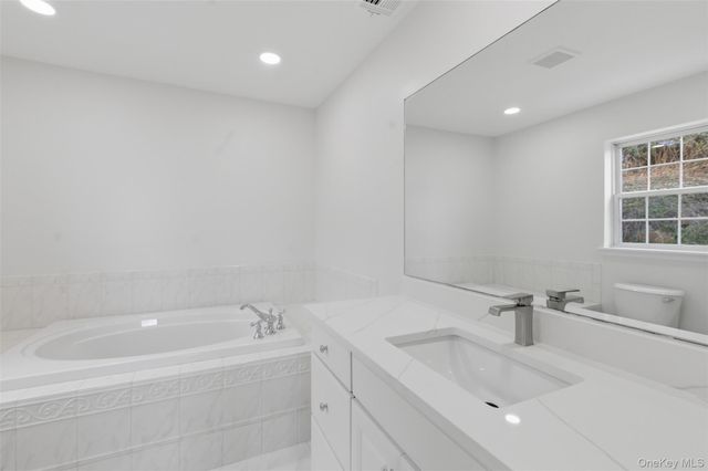 41 Hickory Road, Sloatsburg, NY 10974