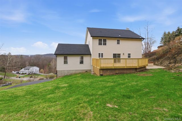 41 Hickory Road, Sloatsburg, NY 10974